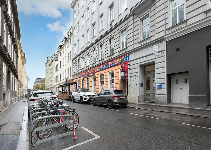 Ruheoase Im Dachgeschoss Mit Klimaanlage, Nur 10 Minuten Ins Zentrum *