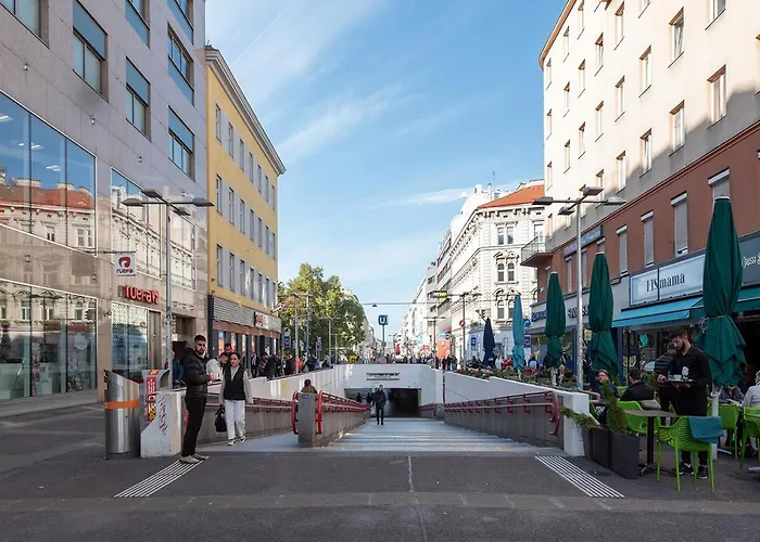 Ruheoase Im Dachgeschoss Mit Klimaanlage, Nur 10 Minuten Ins Zentrum Apartment