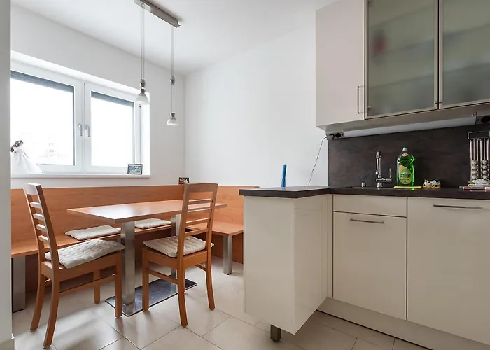 Ruheoase Im Dachgeschoss Mit Klimaanlage, Nur 10 Minuten Ins Zentrum Apartment *