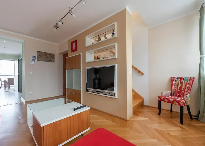 Ruheoase Im Dachgeschoss Mit Klimaanlage, Nur 10 Minuten Ins Zentrum Vienna