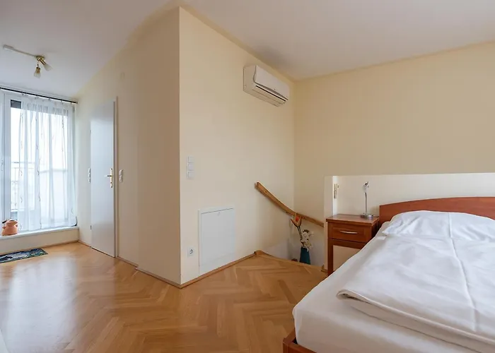 Ruheoase Im Dachgeschoss Mit Klimaanlage, Nur 10 Minuten Ins Zentrum Apartment Vienna