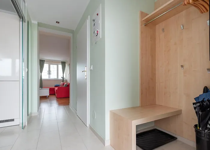 Ruheoase Im Dachgeschoss Mit Klimaanlage, Nur 10 Minuten Ins Zentrum Apartment *