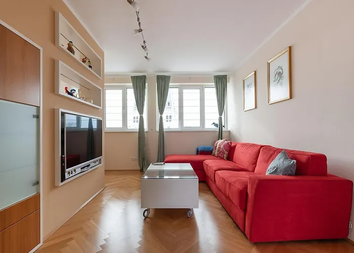 Ruheoase Im Dachgeschoss Mit Klimaanlage, Nur 10 Minuten Ins Zentrum Apartment