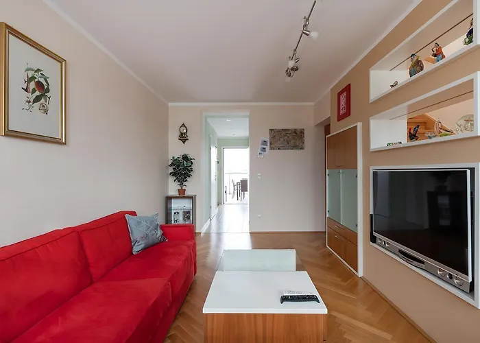 Apartment Ruheoase Im Dachgeschoss Mit Klimaanlage, Nur 10 Minuten Ins Zentrum